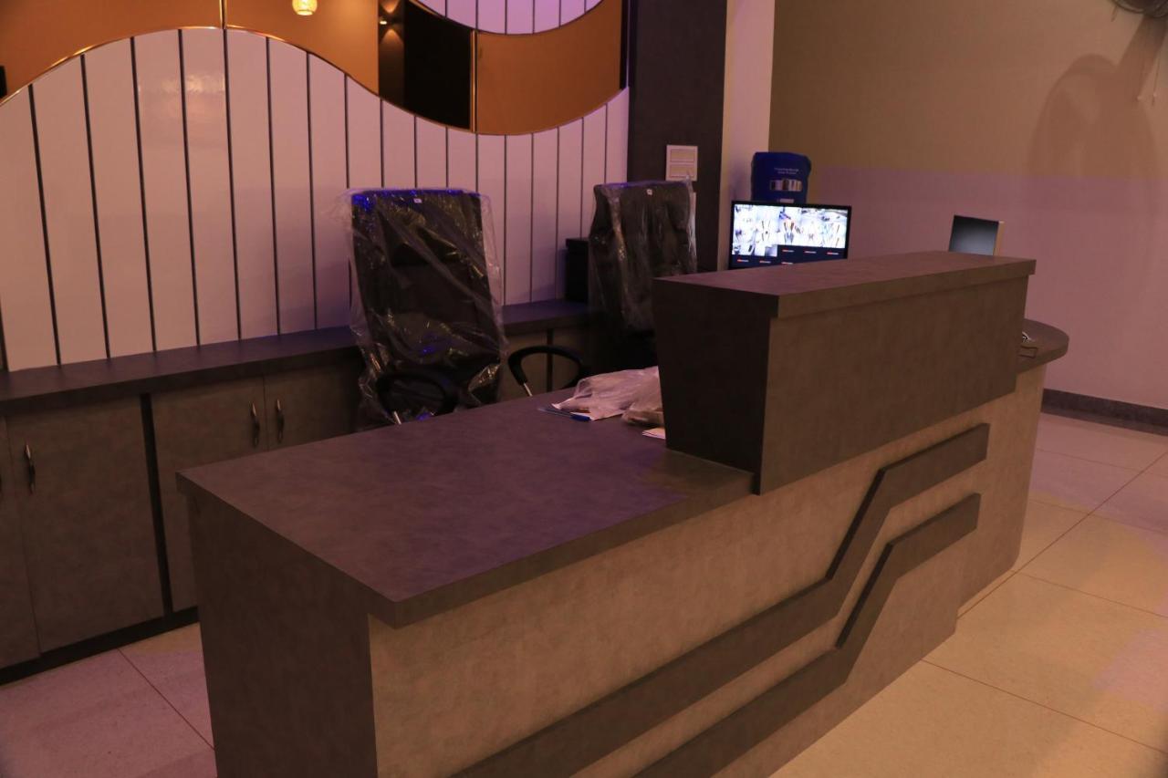 Hotel Viraj Residency ภุช ภายนอก รูปภาพ