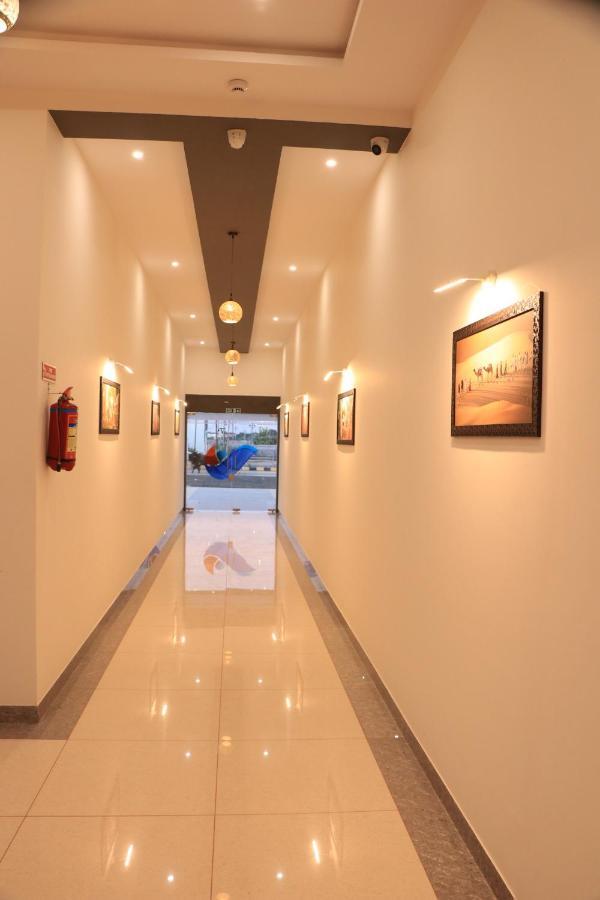 Hotel Viraj Residency ภุช ภายนอก รูปภาพ