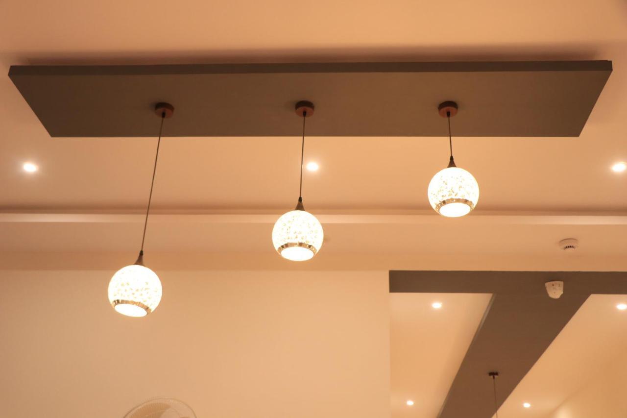 Hotel Viraj Residency ภุช ภายนอก รูปภาพ