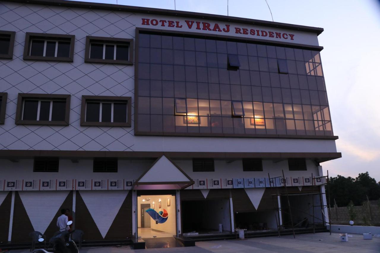 Hotel Viraj Residency ภุช ภายนอก รูปภาพ