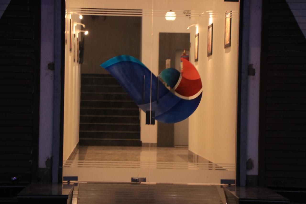 Hotel Viraj Residency ภุช ภายนอก รูปภาพ