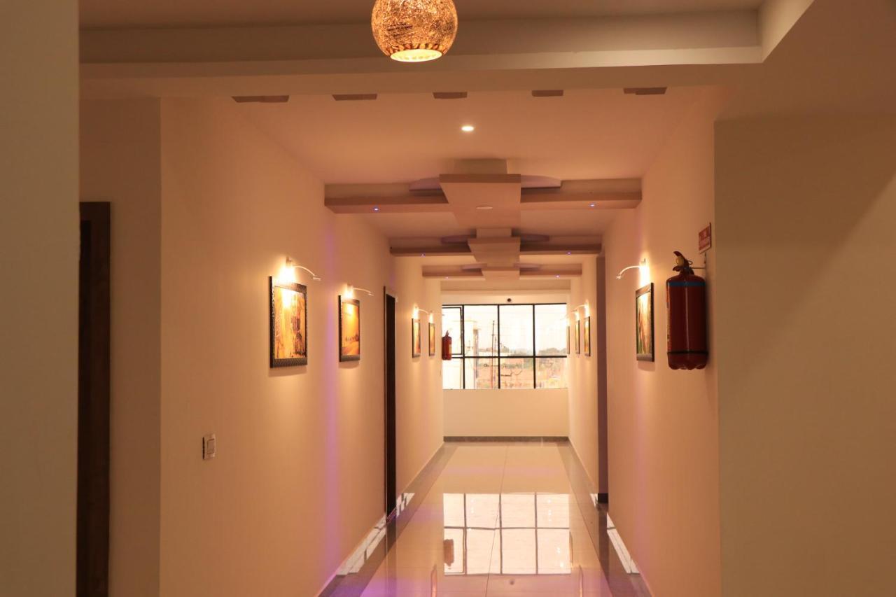 Hotel Viraj Residency ภุช ภายนอก รูปภาพ